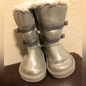 EUC Old Navy Girls Silver Boots